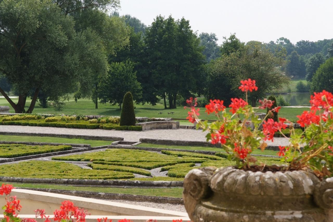 Chateau D'Augerville Golf & Spa Resort Exterior foto